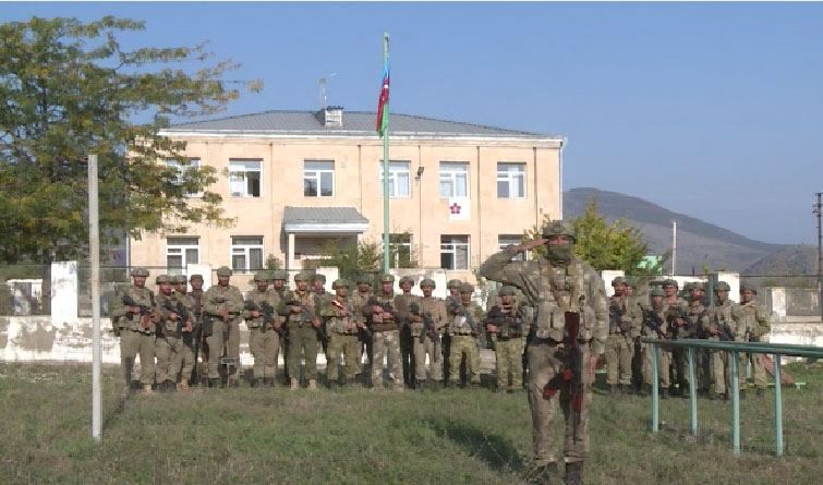 Le drapeau azerbaïdjanais a été hissé dans la ville de Zenguilan, libérée de l'occupation arménienne (VIDEO)