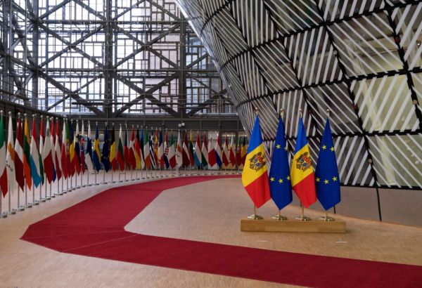 L'UE APPROUVE L'OUVERTURE DES NÉGOCIATIONS D'ADHÉSION AVEC L'UKRAINE ET LA MOLDAVIE