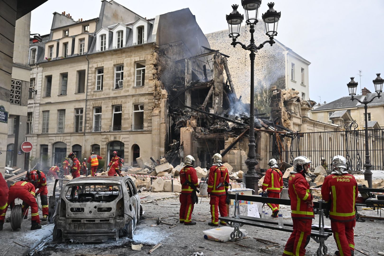 DES DIZAINES DE BLESSÉS DANS LE CENTRE DE PARIS APRÈS UNE EXPLOSION DE GAZ