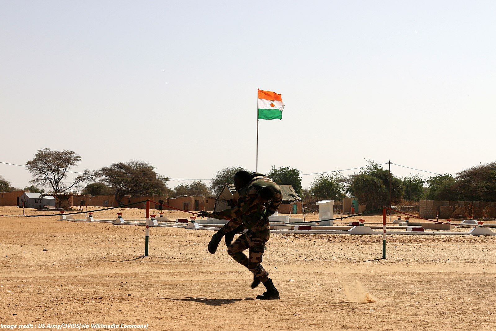 LE NIGER ACCUSE LA FRANCE D'ACCUMULER DES TROUPES ET DES ÉQUIPEMENTS DANS LES PAYS DE LA CEDEAO