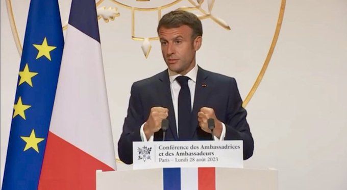 L'AMBASSADEUR FRANÇAIS RESTERA AU NIGER MALGRÉ L'ULTIMATUM, DÉCLARE EMMANUEL MACRON