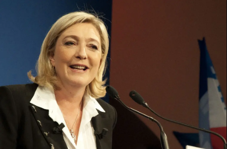 MARINE LE PEN ET D'AUTRES FIGURES DU PARTI RN SONT JUGÉES POUR DES ALLÉGATIONS D'EMPLOIS FICTIFS AU SEIN DE L'UE