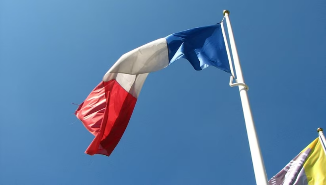 LA FRANCE SE DOTE D'UN NOUVEAU GOUVERNEMENT