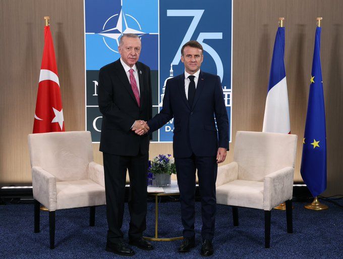 ERDOGAN ET MACRON SE RENCONTRENT À WASHINGTON