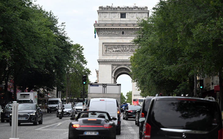 L'ALGÉRIE RAPPELLE SON AMBASSADEUR ALORS QUE LA FRANCE SOUTIENT LA SOUVERAINETÉ MAROCAINE SUR LE SAHARA OCCIDENTAL