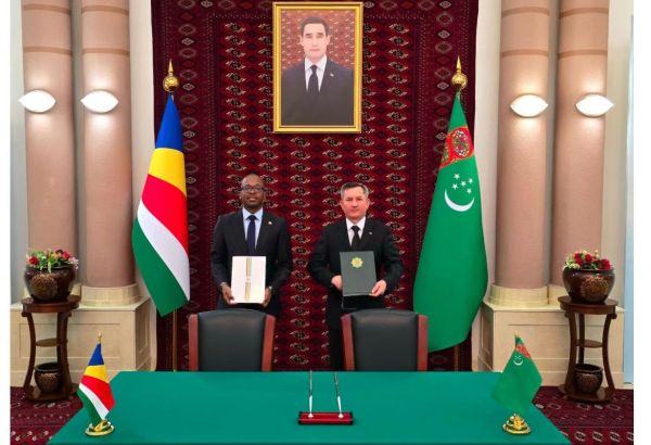 LE TURKMÉNISTAN SERRE DIPLOMATIQUEMENT LA MAIN DES SEYCHELLES, PAYS D'AFRIQUE DE L'EST