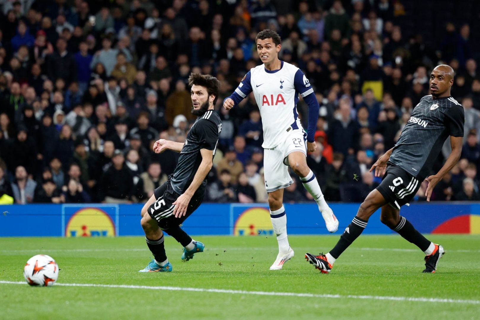 LIGUE EUROPA: LE CLUB ANGLAIS TOTTENHAM BAT LE FC QARABAG D'AZERBAÏDJAN