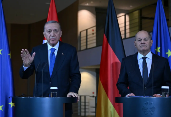 ERDOGAN ET SCHOLZ SE RENCONTRENT À ISTANBUL AU MILIEU DES TENSIONS AU MOYEN-ORIENT