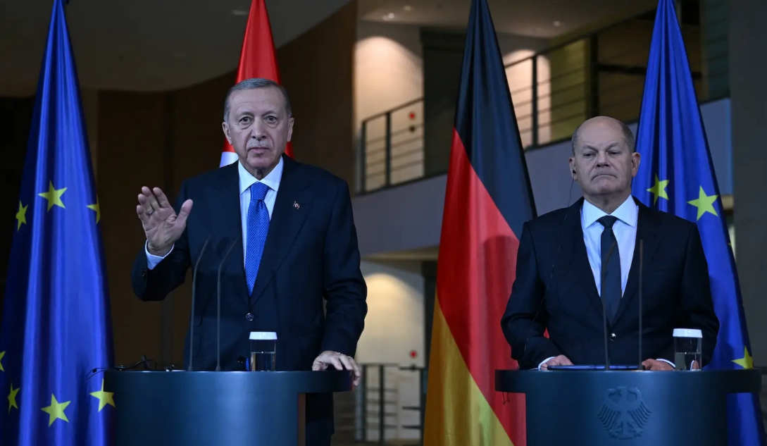 ERDOGAN ET SCHOLZ SE RENCONTRENT À ISTANBUL AU MILIEU DES TENSIONS AU MOYEN-ORIENT