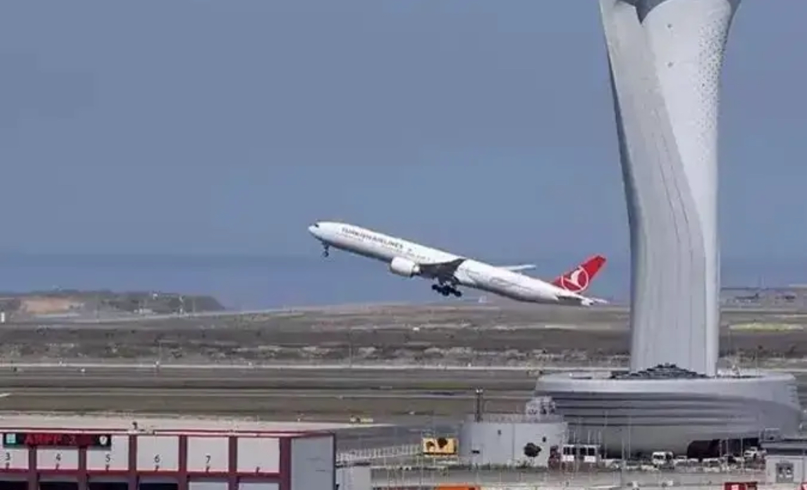 TOUS LES AÉROPORTS TURCS ANNONCENT UN NIVEAU DE MENACE ORANGE