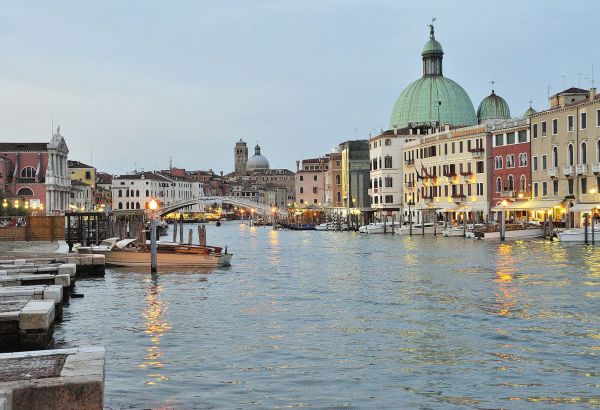 ITALIE : VENISE PROLONGE JUSQU'À L'ANNÉE PROCHAINE L'APPLICATION DU DROIT D'ENTRÉE POUR LES TOURISTES D'UN JOUR