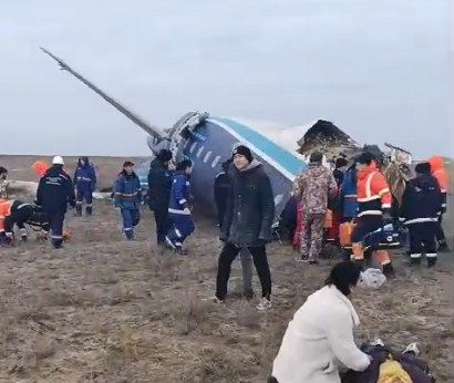 LE CRASH D'UN AVION DE LA COMPAGNIE AÉRIENNE AZERBAIJAN AIRLINES AU KAZAKHSTAN FAIT AU MOINS 42 MORTS