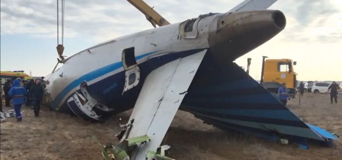 L'AVION DE L'AZAL ABATTU AU KAZAKHSTAN PAR UN SYSTÈME DE DÉFENSE AÉRIENNE RUSSE, SELON DES SOURCES