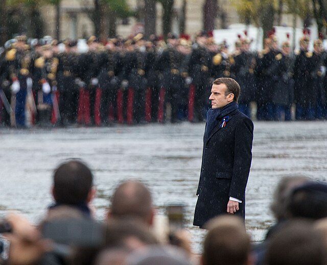 FACE À UNE "ACCÉLÉRATION DES PÉRILS", EMMANUEL MACRON VEUT "MOBILISER" PLUS DE JEUNES VOLONTAIRES "EN RENFORT" DES ARMÉES