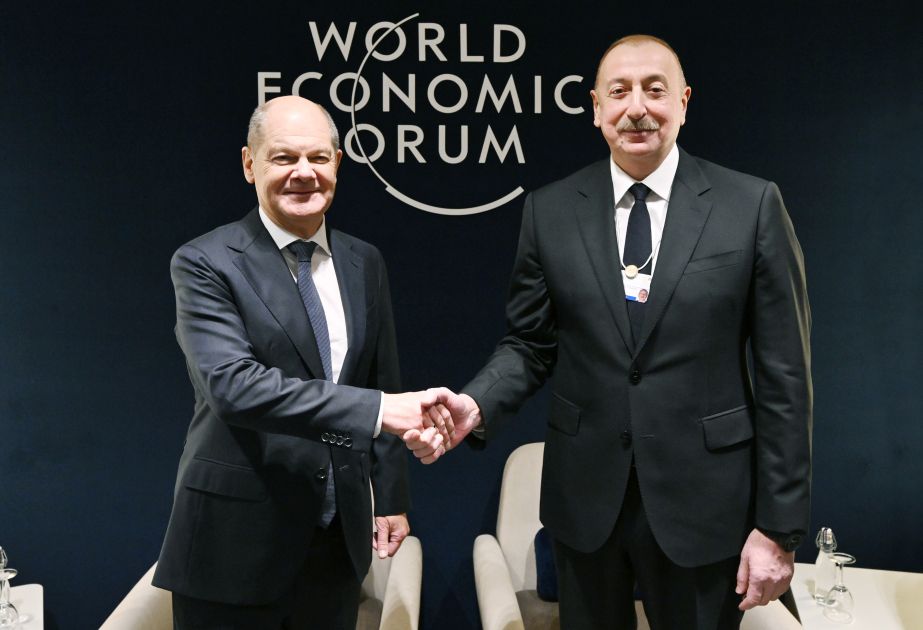 LE PRÉSIDENT ILHAM ALIYEV RENCONTRE LE CHANCELIER ALLEMAND OLAF SCHOLZ À DAVOS