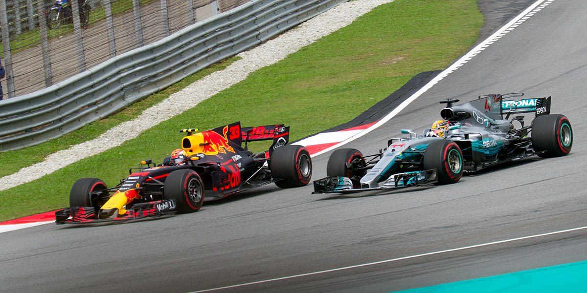 F1: LEWIS HAMILTON FAIT CHUTER SA FERRARI LORS DES ESSAIS SUR LE CIRCUIT DE BARCELONE