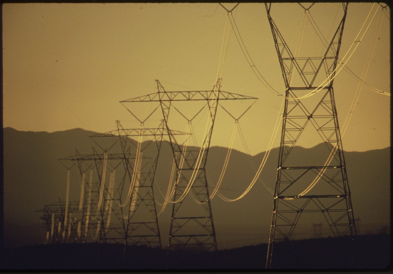 LA CROISSANCE DE LA DEMANDE MONDIALE D'ÉLECTRICITÉ DEVRAIT S'ACCÉLÉRER AVEC L'EXPANSION DES SECTEURS À FORTE CONSOMMATION D'ÉNERGIE, SELON LES PRÉVISIONS DE L'AIE