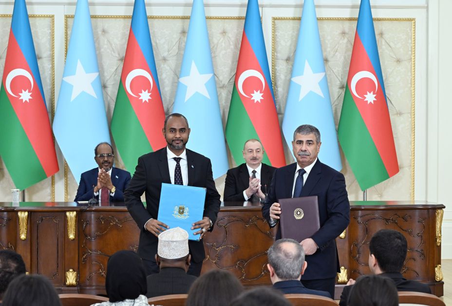 L'AZERBAÏDJAN ET LA SOMALIE FORMALISENT LEUR COOPÉRATION AVEC DES ACCORDS DANS DE MULTIPLES SECTEURS