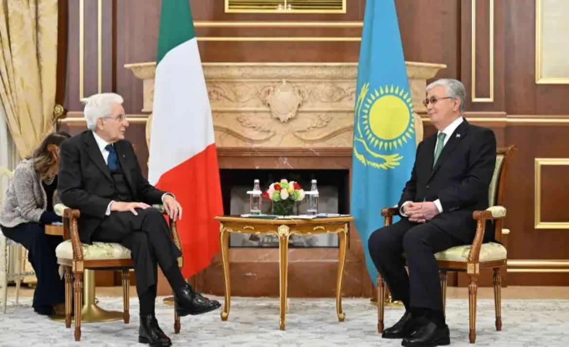 LE PRÉSIDENT DE L'ITALIE ARRIVE AU KAZAKHSTAN POUR UNE VISITE OFFICIELLE